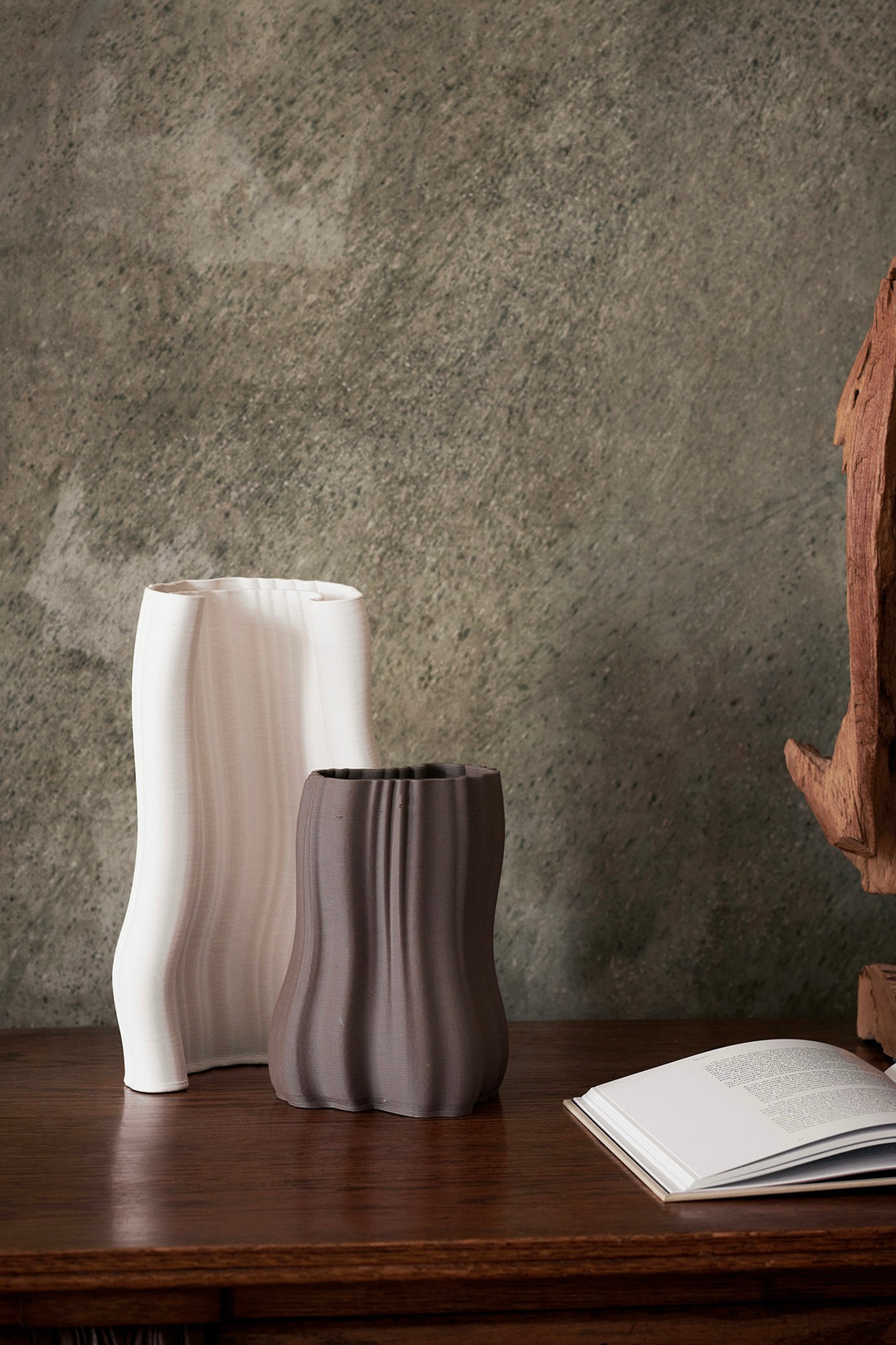 ferm LIVING Moire Vase Small Anthracite - Dale