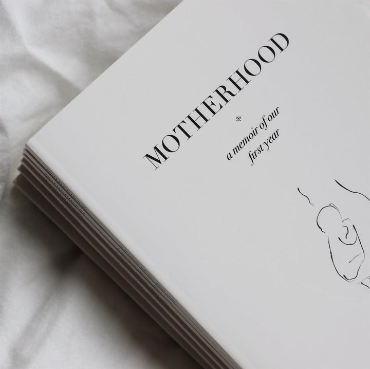 BY CAROLIJN Motherhood - A Memoir of Our First Year - Dale