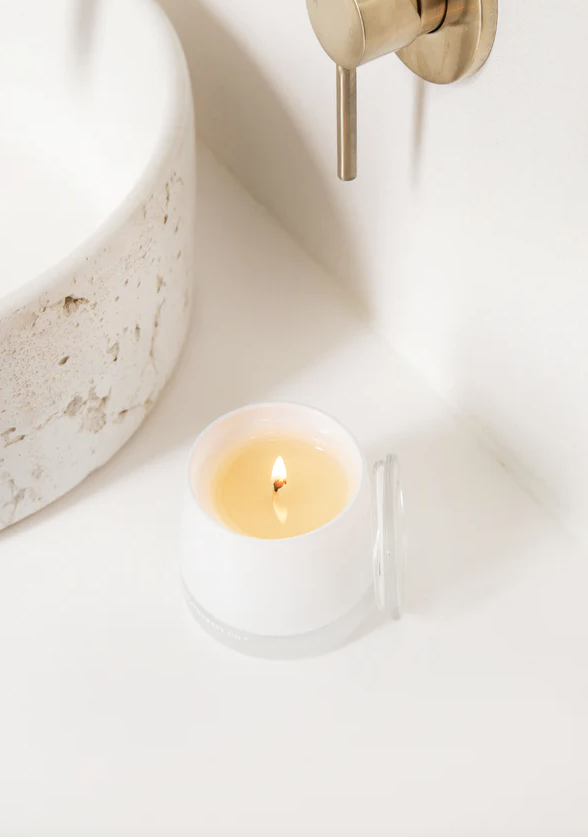 THE AROMA THERAPY CO Therapy candle Soothe - Peony & Petitgrain - Dale