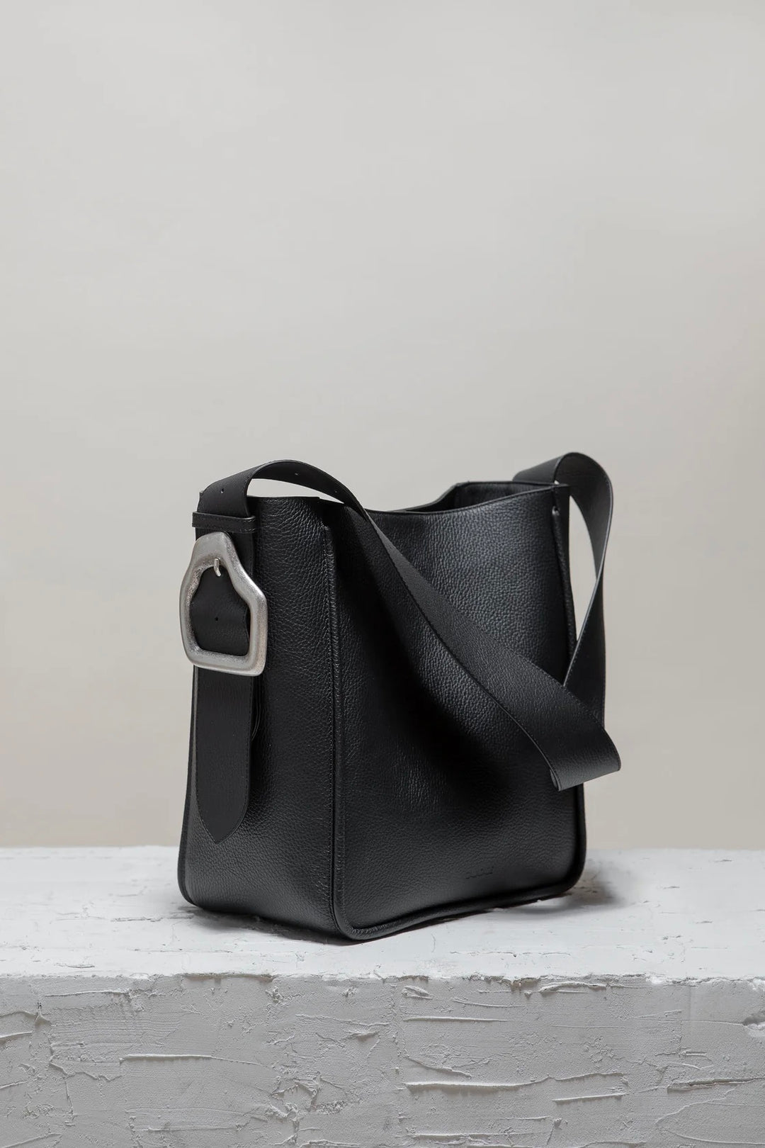 CALA & JADE Masago Black - Dale