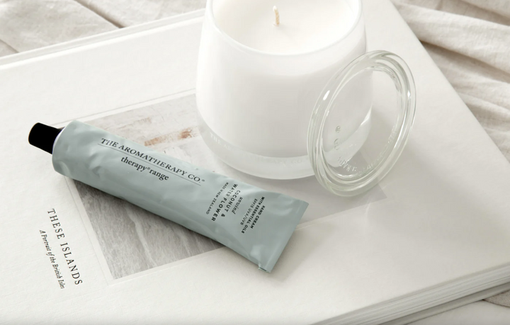 THE AROMA THERAPY CO THERAPY CANDLE 260G - Unwind - Coconut & Water Flower - Dale