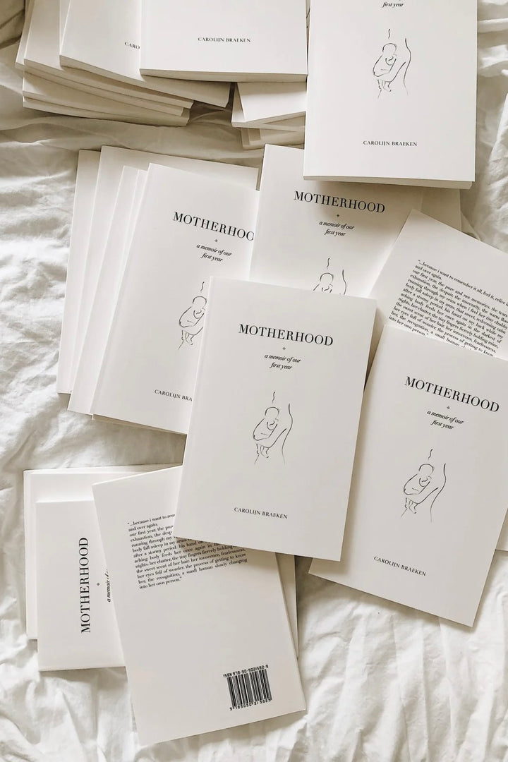BY CAROLIJN Motherhood - A Memoir of Our First Year - Dale