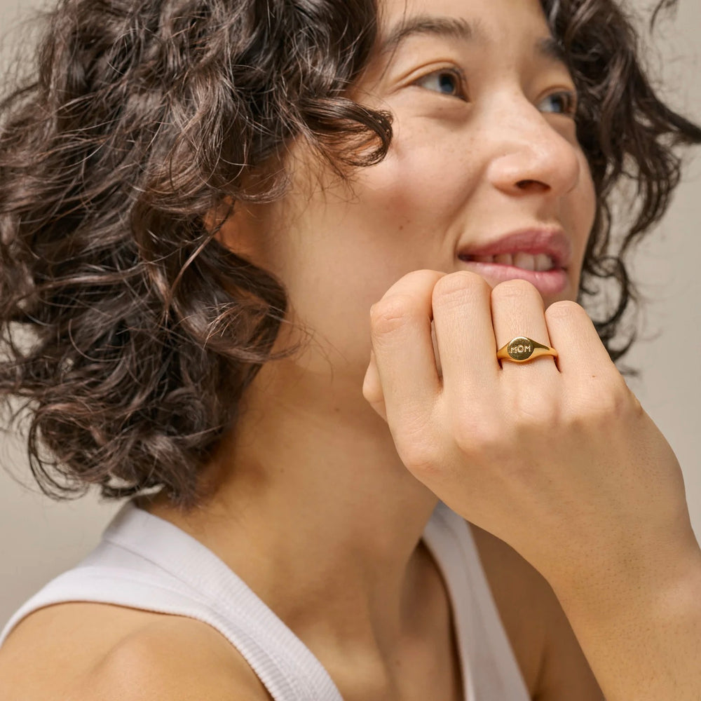 ENAMEL Mom Signet Ring Gold - Dale