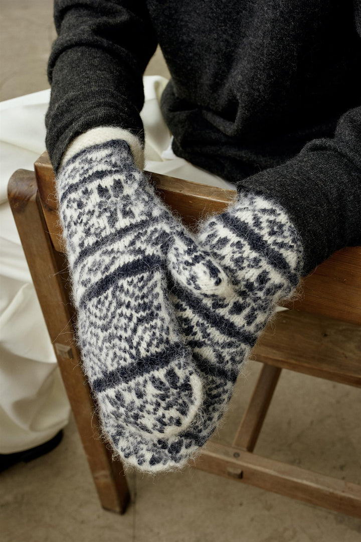O.A.D O. A. Devold Mittens Dark Navy - Dale