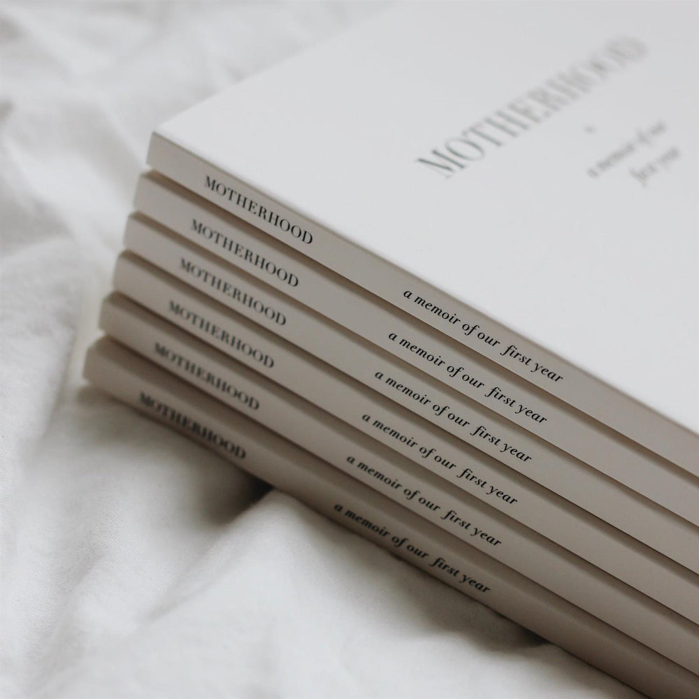 BY CAROLIJN Motherhood - A Memoir of Our First Year - Dale