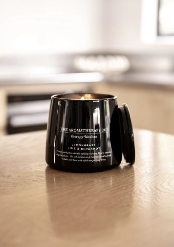 THE AROMA THERAPY CO KITCHEN CANDLE - LEMONGRASS, LIME & BERGAMOT - Dale