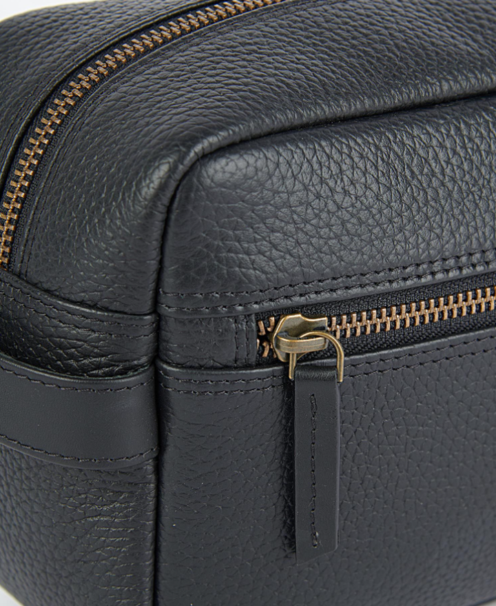 BARBOUR High Leather Washbag Black - Dale
