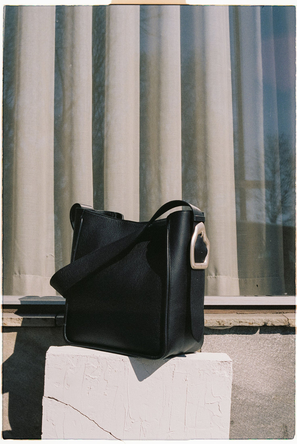 CALA & JADE Masago Black - Dale