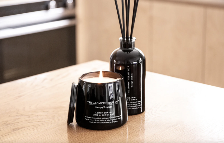 THE AROMA THERAPY CO KITCHEN CANDLE - LEMONGRASS, LIME & BERGAMOT - Dale