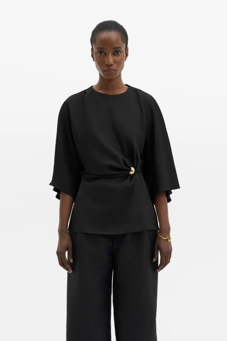 Zilla Brooch Detailed Blouse Black