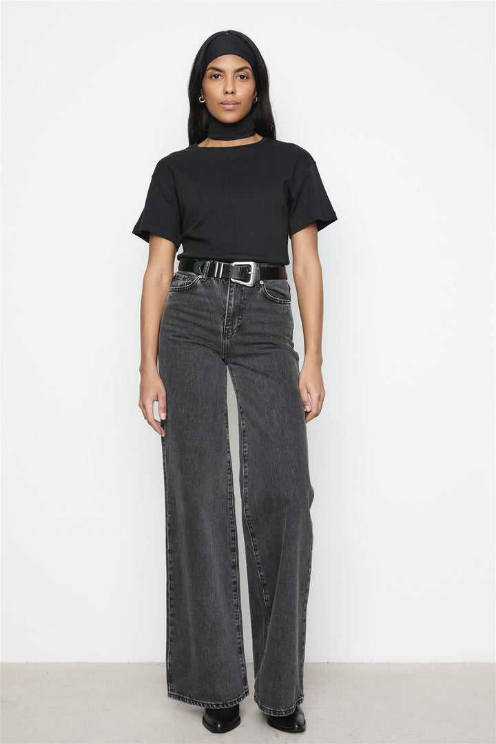 Ember Tee Black