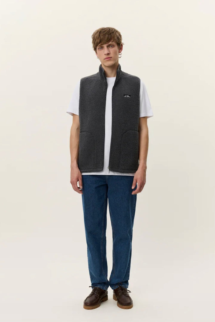 LES DEUX Creed Teddy Vest Asphalt - Dale