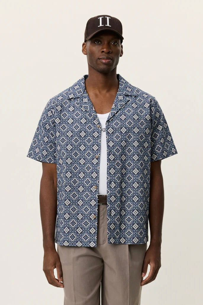 LES DEUX Lukas Arabesque Aop SS Shirt - Dale