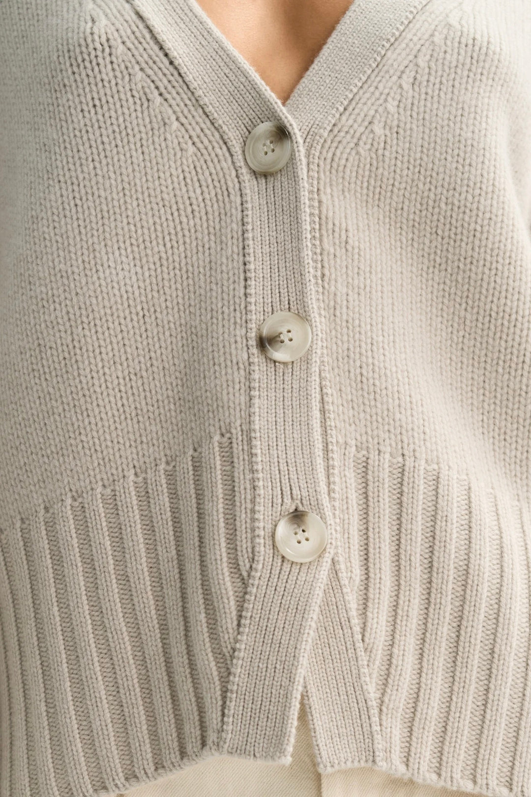 SOFT GOAT V-neck Cardigan Chalk - Dale