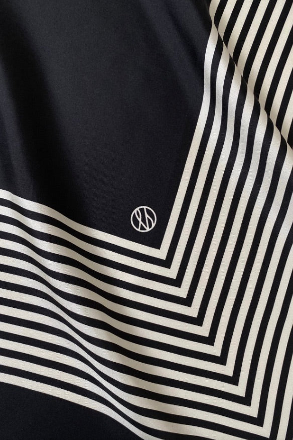 LE SCARF NO. 2 Black & Cream 90X90 - Dale