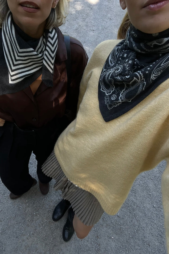 Cashmere Paisley Scarf Black & White 65 cm