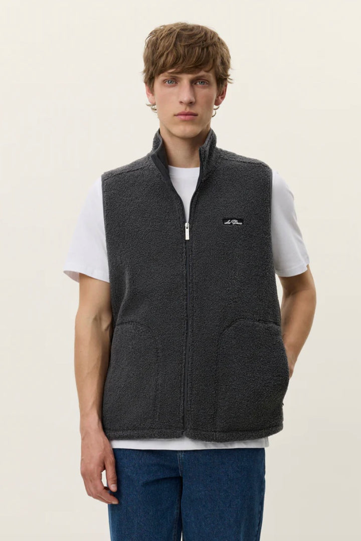 LES DEUX Creed Teddy Vest Asphalt - Dale