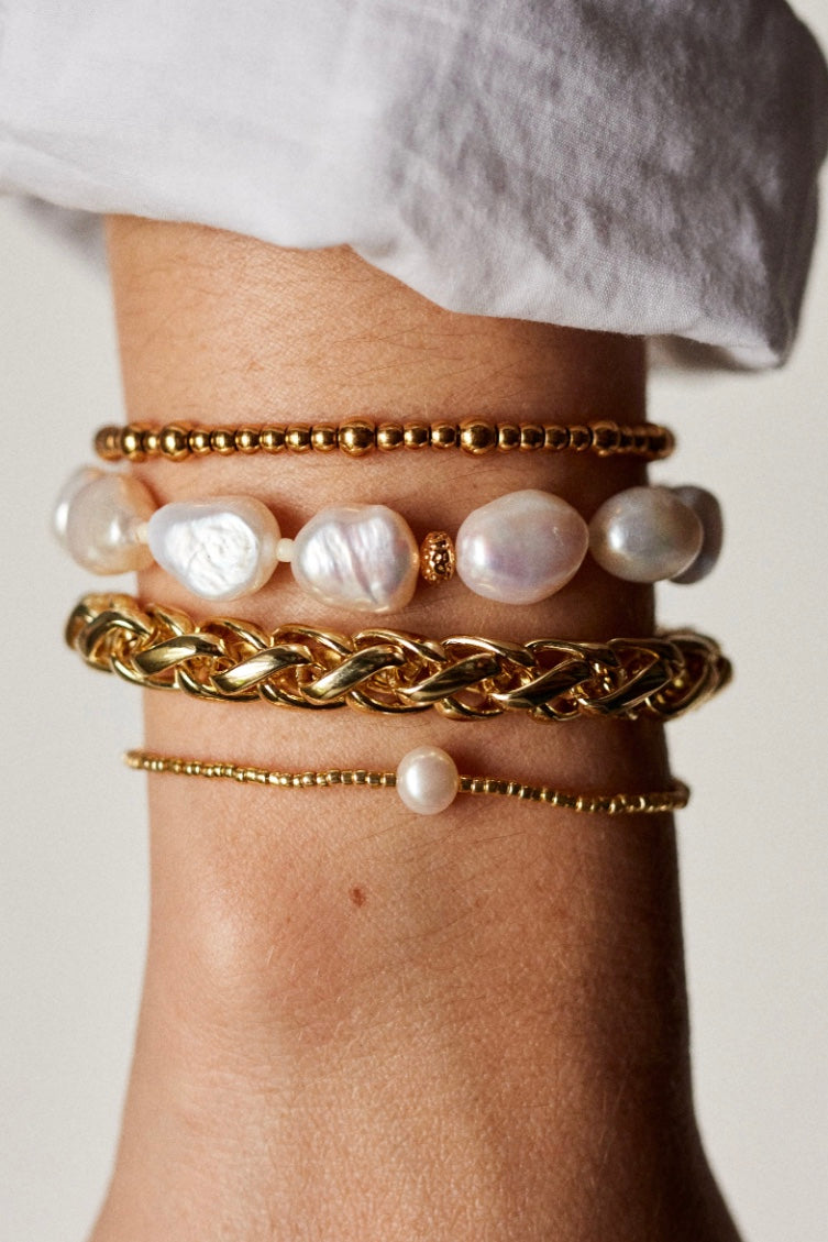THE PEARL BRACELET