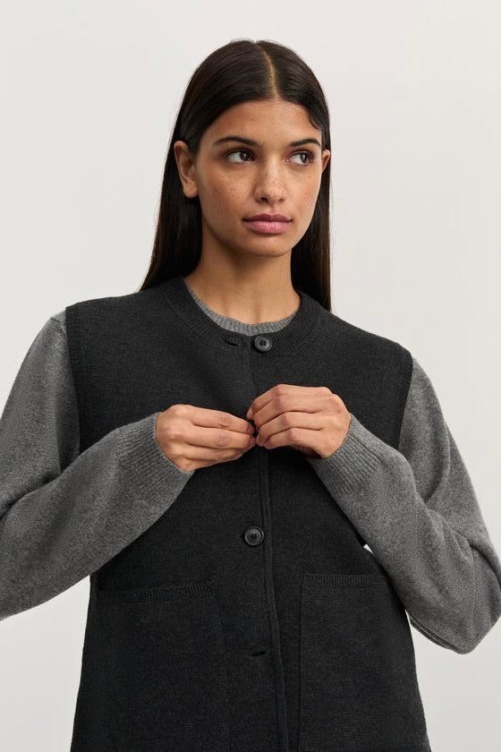 Elva Knitted Vest Antracite