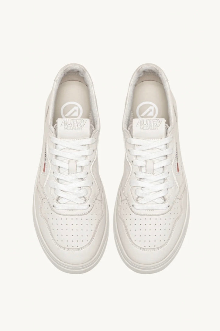 Medalist Low Women Solid Goat White