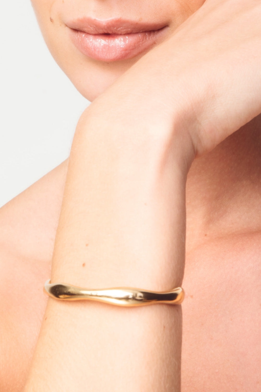 The Sleek Bangle Gold