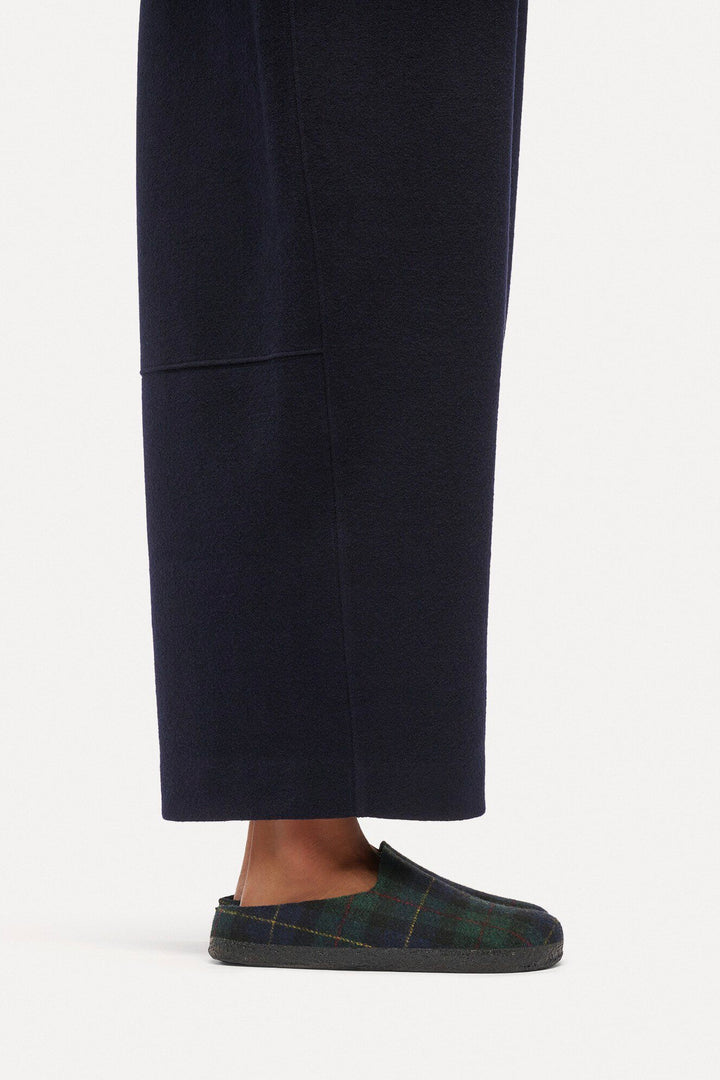 Amsterdam Wrapped Dip Wool Felt Green Navy Plaid