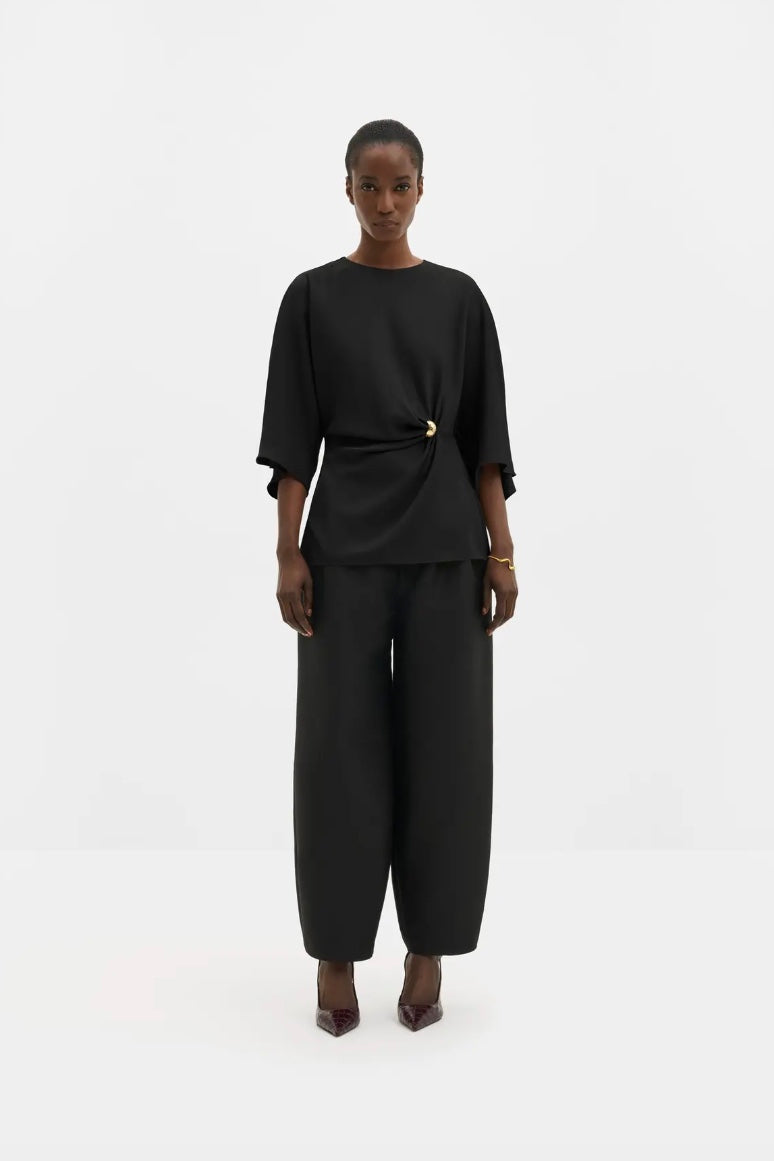 Zilla Brooch Detailed Blouse Black