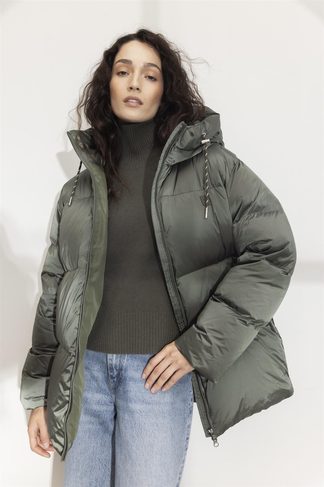 Saga Down Jacket Olive