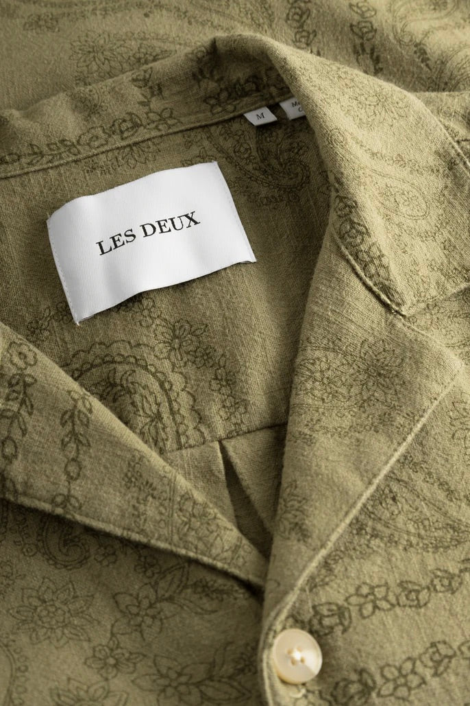 LES DEUX - Lesley Paisley SS Shirt - Surplus Green - Dale