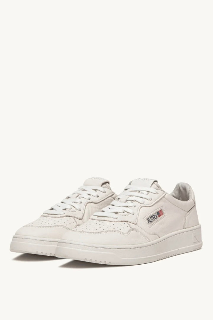 Medalist Low Women Solid Goat White