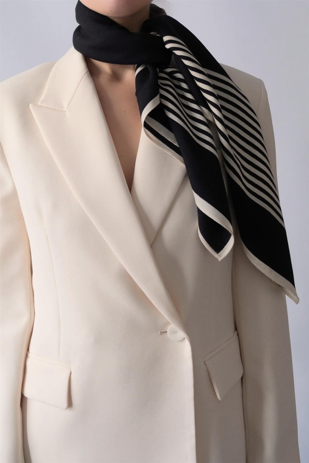 LE SCARF NO. 2 Wool Striped Scarf Black & Cream 90X90 - Dale