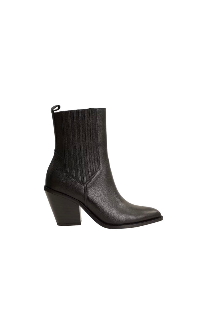 Carla Boot Black