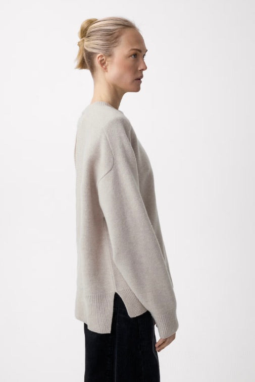 Dive Open Back V-Sweater Snowday