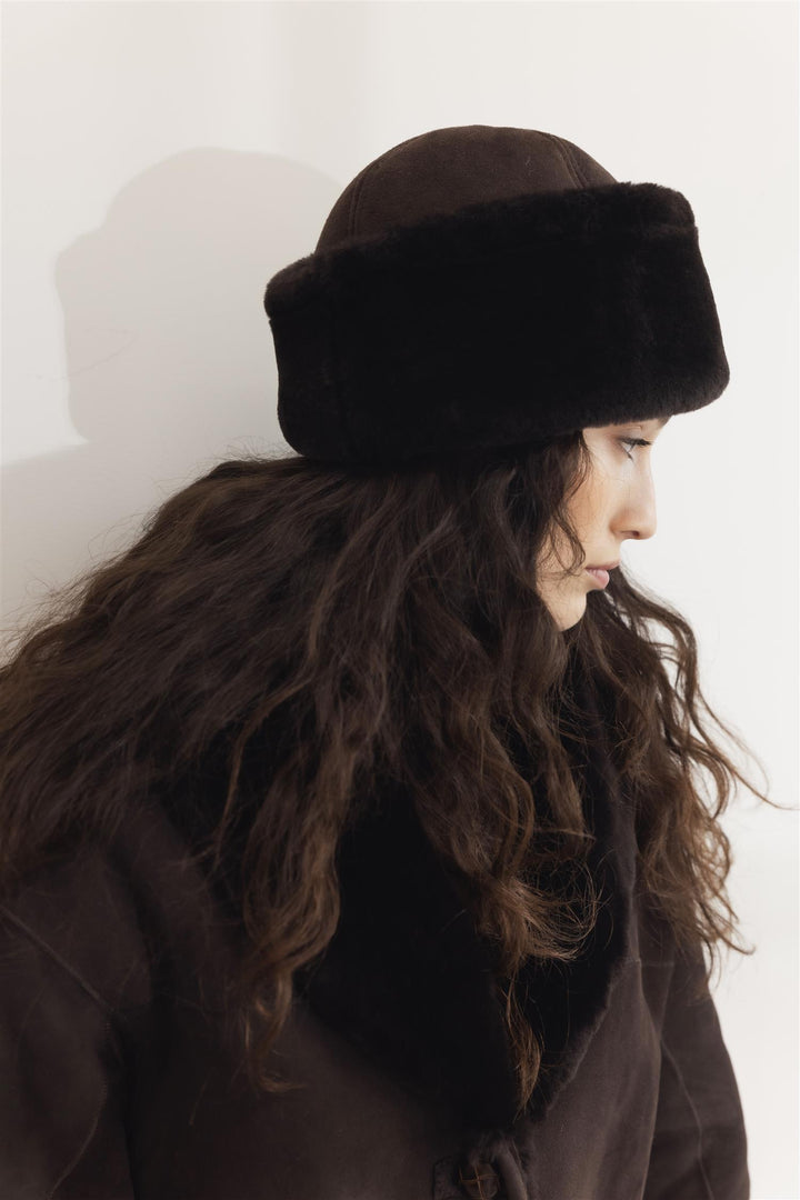 CAMILLA PIHL Azta Beanie Dark Brown Suede - Dale