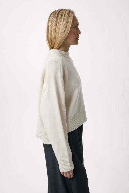 Arc Crew Neck Eggwhite