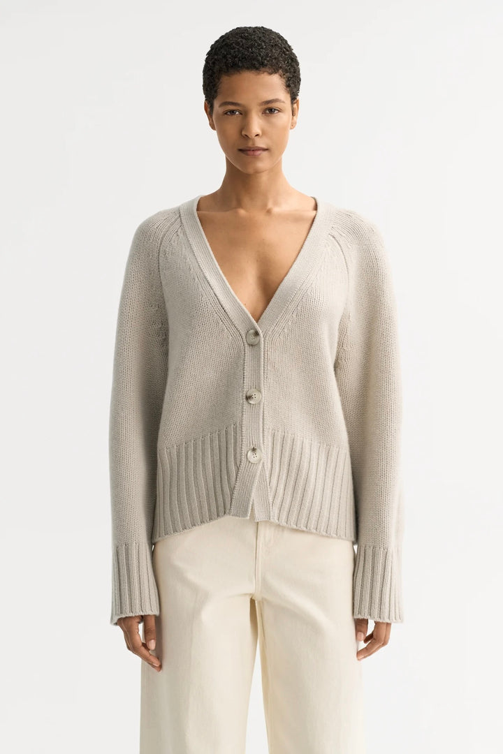SOFT GOAT V-neck Cardigan Chalk - Dale
