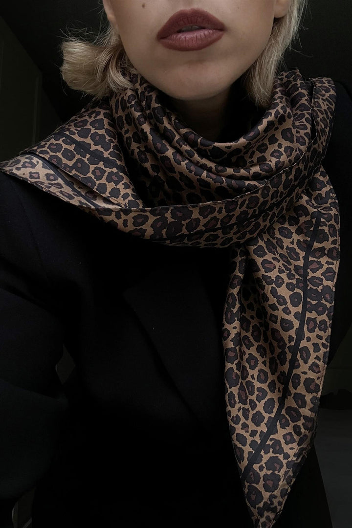 LE SCARF Leo Scarf Brown 80x80 - Dale