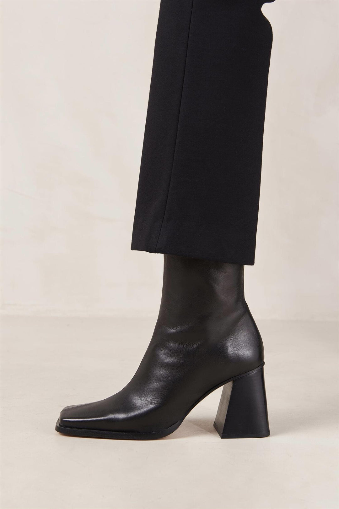 South Black Leather Ankle Boot