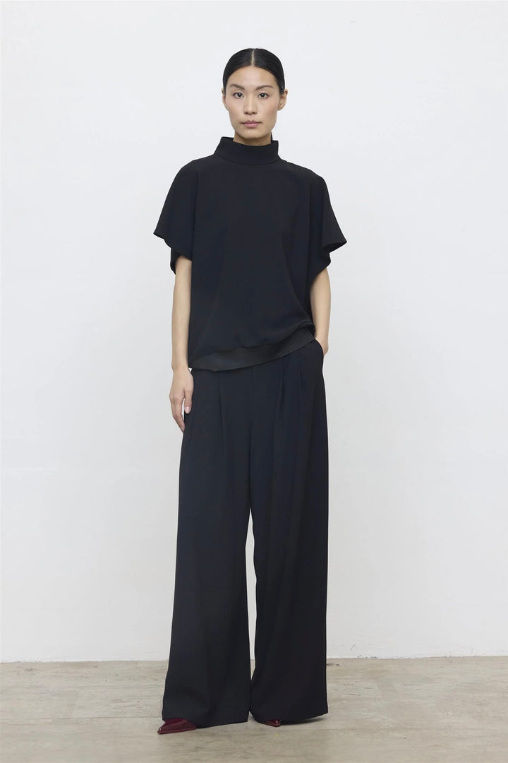 Open-back High-neck Top Nero