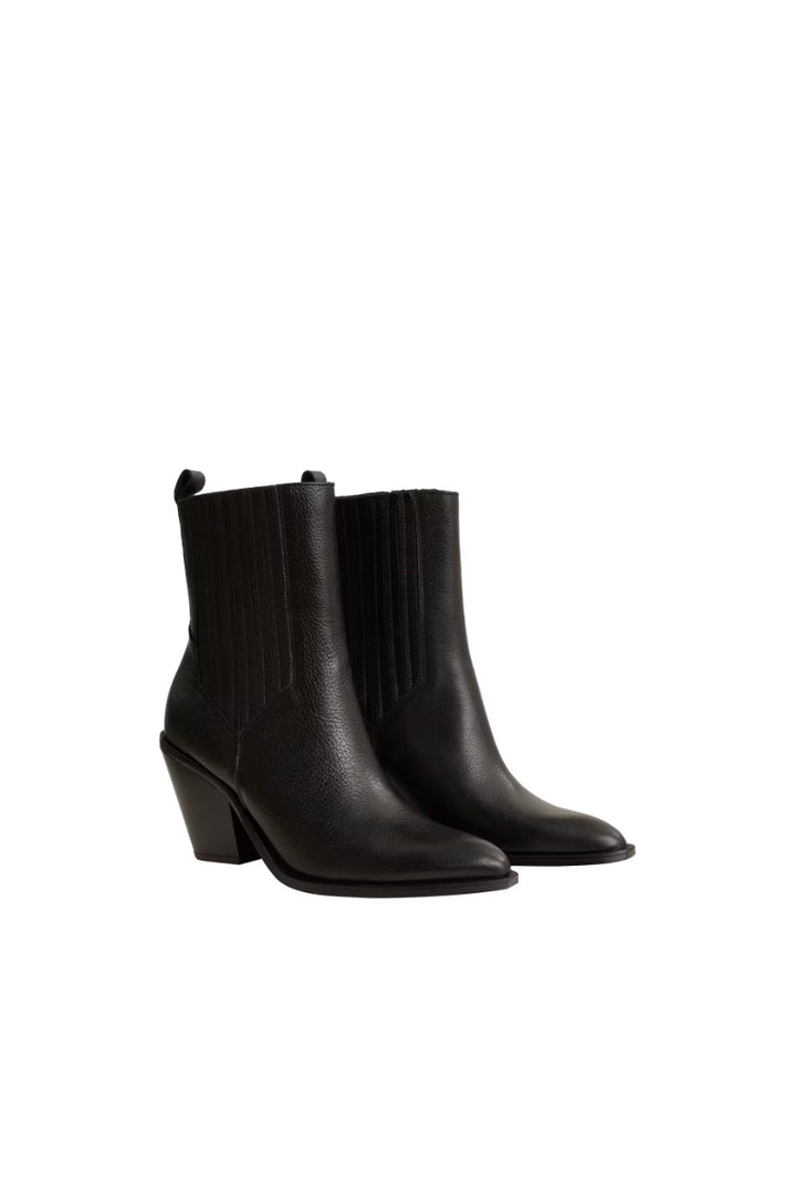 Carla Boot Black