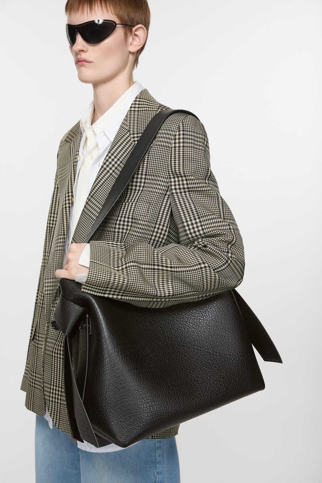 Musubi Midi Shoulder Bag Black