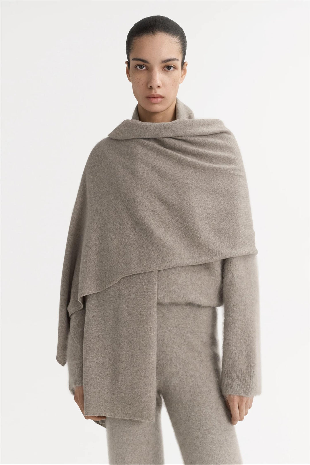 SOFT GOAT Knitted Scarf Greige - Dale