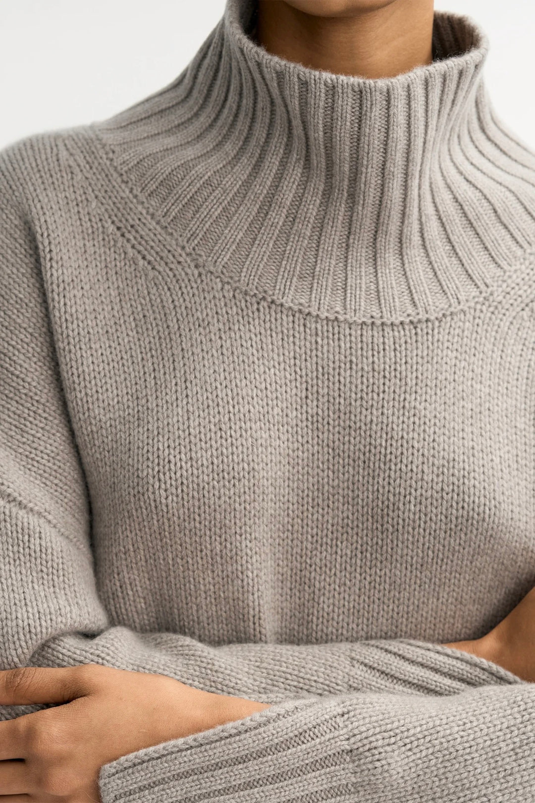 SOFT GOAT Girlfriend Turtleneck Greige - Dale