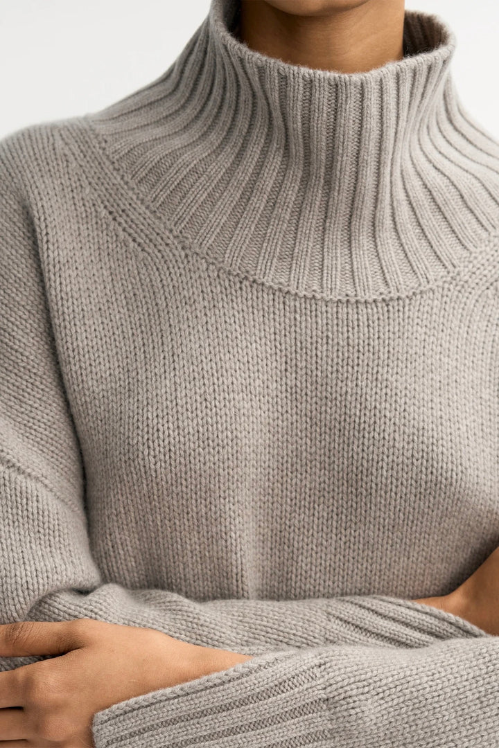 SOFT GOAT Girlfriend Turtleneck Greige - Dale