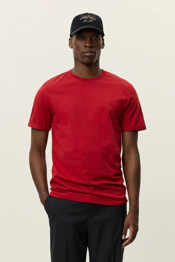 LES DEUX Norregaard Contrast T-Shirt Scarlet Sage - Dale
