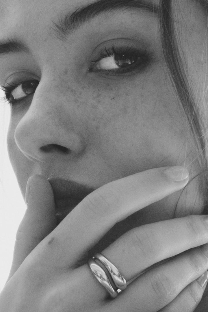 CAMILLA PIHL JEWELRY The Curved Ring - Dale