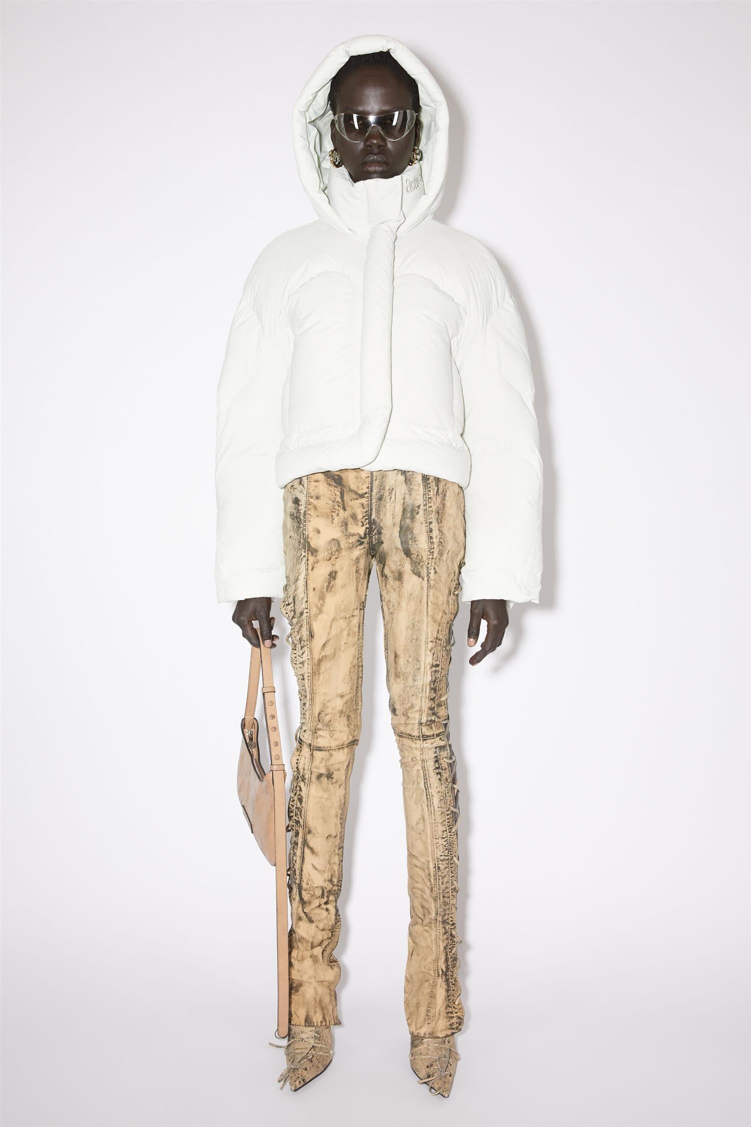 関税送料込み【ACNE STUDIOS】Logo Puffer Jacket in Porcelain ACNE STUDIOS Logo Puffer Jacket in Porcelain 関税送料無料