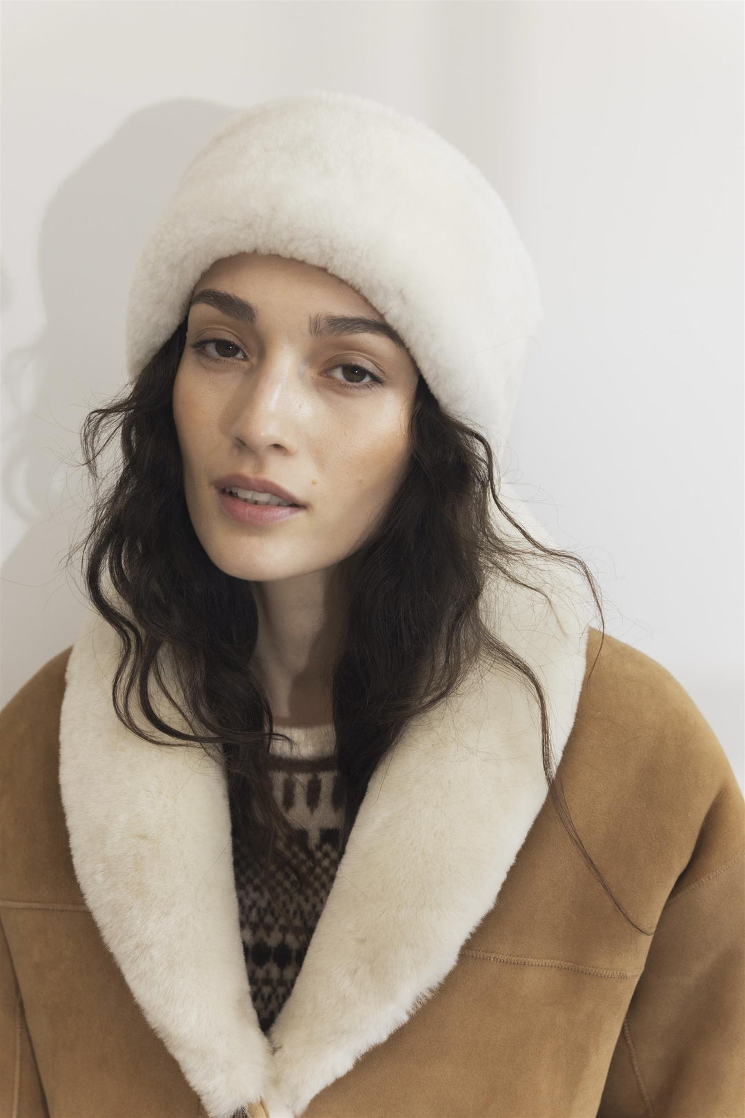 CAMILLA PIHL Azta Beanie Camel Suede - Dale
