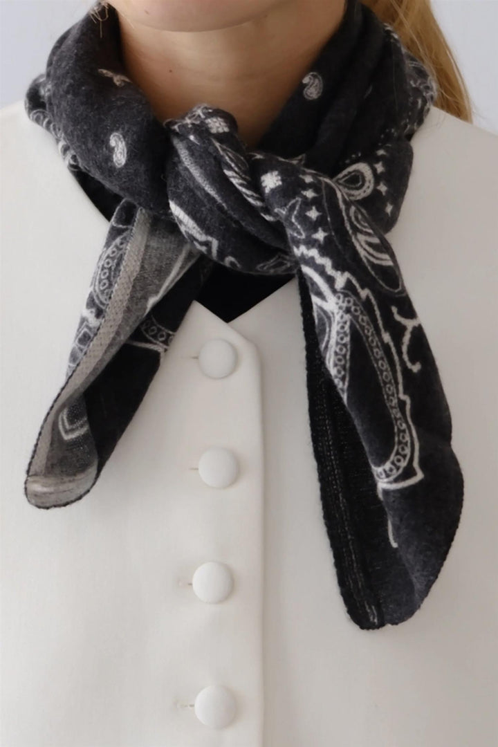 Cashmere Paisley Scarf Black & White 65 cm