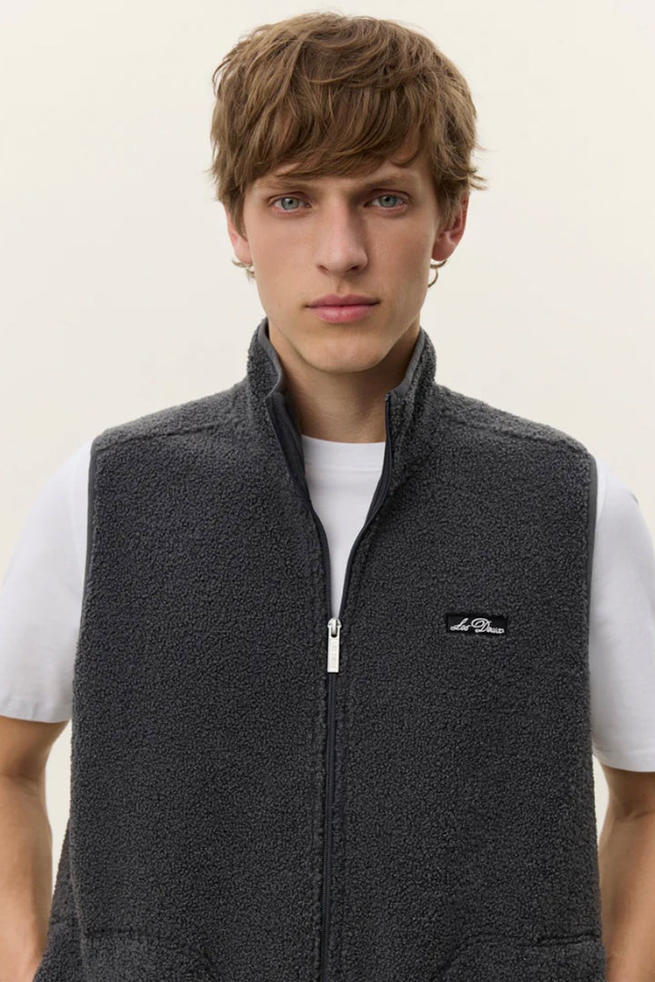 LES DEUX Creed Teddy Vest Asphalt - Dale